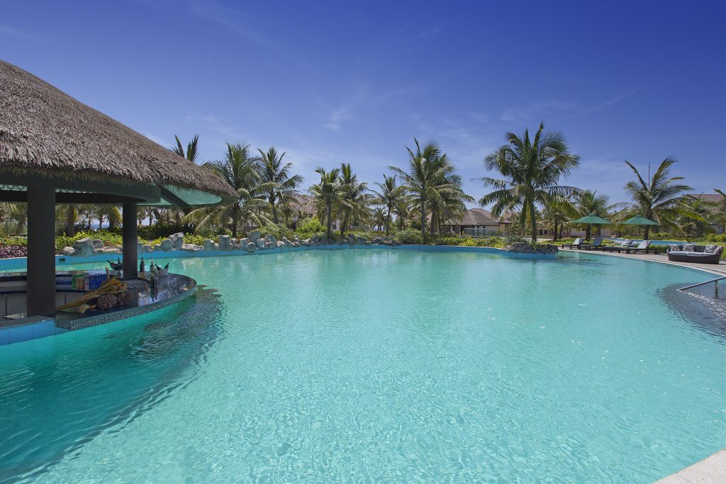 DAD0517_AC1062744_TB_Vietnam_Nam_Hoi_An_Hotel_Pool_Bar-1024x683